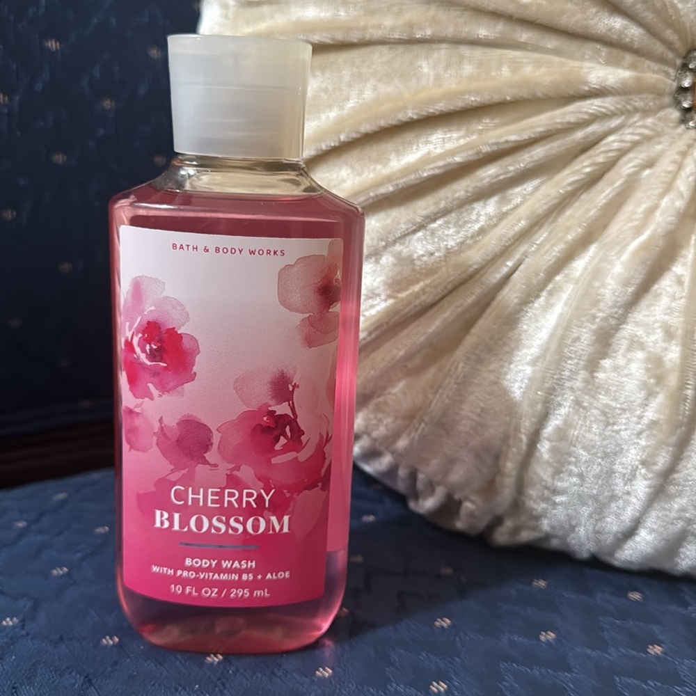 BATH & BODY WORKS SET. . . CHERRY BLOSSOM SCENT - Picture 3 of 6